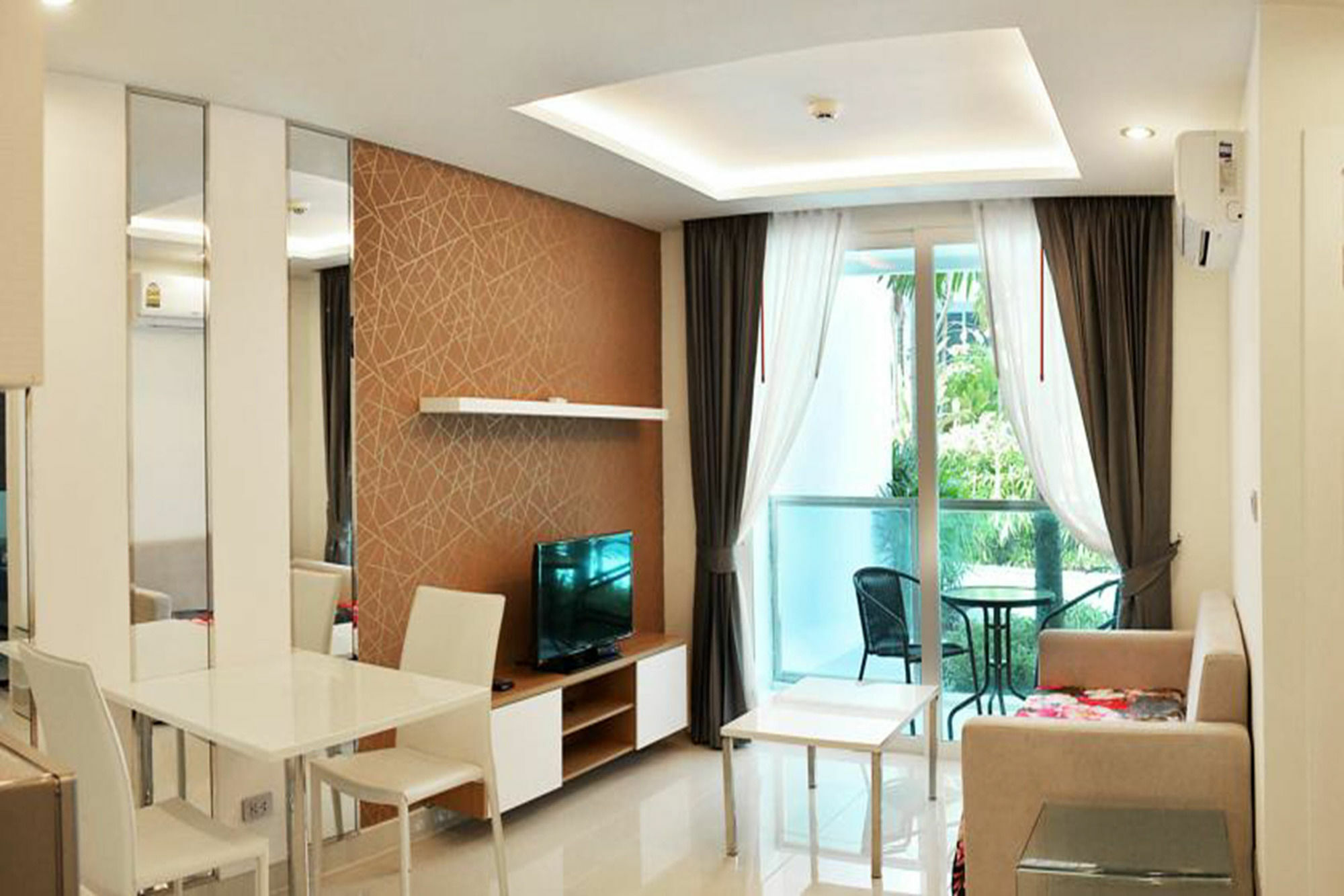 Amazon Pattaya Jomtien Apartments Exterior photo